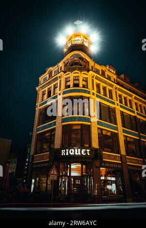 Das leipziger Riquet-Gebäude bei Nacht Stockfoto