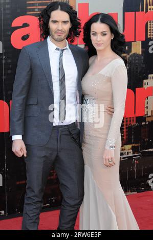 Russell Brand, Katy Perry, UK Premiere von Arthur, O2 Arena, London, UK Stockfoto