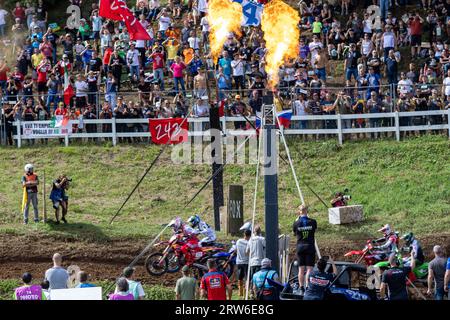 Maggiora, Italien. September 2023. Startrennen mxgp während MXGP of ITALY Race MXGP und Mx2, Motocross-Rennen in Maggiora, Italien, 17. September 2023 Credit: Independent Photo Agency/Alamy Live News Stockfoto