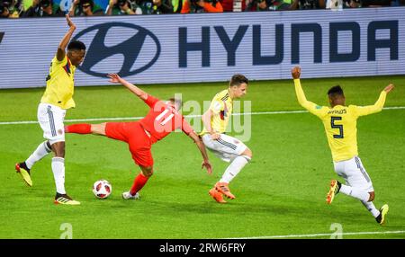 Moskau, Russland – 3. Juli 2018. Der englische Nationalspieler Jamie Vardy trifft auf die kolumbianischen Spieler Yerry Mina, Santiago Arias und Wilmar Barri Stockfoto