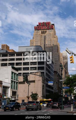 New York, USA - 23. Juli 2023: Das New Yorker Hotel an der 8th Avenue, Manhattan, an einem teilweise bewölkten Tag. Stockfoto