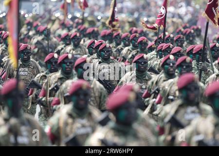 Mexiko-Stadt, Mexiko. September 2023. Soldaten nehmen an einer Militärparade zum 213. Jahrestag des mexikanischen Unabhängigkeitstages am Zocalo-Platz in Mexiko-Stadt, Mexiko, am 16. September 2023 Teil. Quelle: Francisco Canedo/Xinhua/Alamy Live News Stockfoto