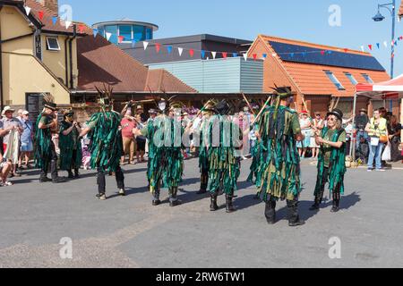 Morris-Tänzer beim Potty Festival in Sheringham Stockfoto