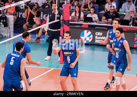 Rom, Italien. September 2023. Italien feiert einen Punkt beim Finale der Goldmedaille des CEV Eurovolley 2023 für Männer zwischen Italien und Polen. Polen gewinnt CEV Euroovolley 2023 mit 0-3 Punkten gegen Italien Credit: SOPA Images Limited/Alamy Live News Stockfoto