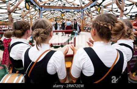 München, Deutschland. September 2023. Die 188. Wiesn findet bis Anfang Oktober auf der Theresienwiese in München statt. Quelle: Sven Hoppe/dpa/Alamy Live News Stockfoto