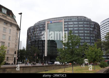 Außenansicht der Park Plaza Westminster Bridge London, UK September 2023 Stockfoto