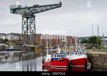 Kran in Port Glasgow am James Watt Dock Stockfoto