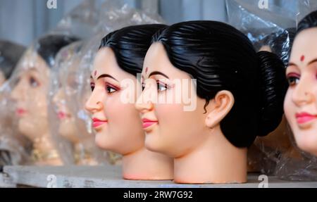 14. September 2023, Pune, Maharashtra, Indien, Gesichter der Göttin Gauri Mutter von ganesha zum Verkauf und verehrt während des Ganesh Ganpati Festivals in Pune. Stockfoto