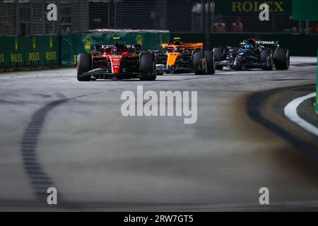 Singapur, Singapur. September 2023. 55 SAINZ Carlos (Spa), Scuderia Ferrari SF-23, 04 NORRIS Lando (gbr), McLaren F1 Team MCL60, 63 RUSSELL George (gbr), Mercedes AMG F1 Team W14, während des Formel 1 Singapore Grand Prix 2023, 15. Runde der Formel-1-Weltmeisterschaft 2023 vom 15. Bis 17. September, 2023 auf dem Marina Bay Street Circuit in Singapur - Foto Florent Gooden/DPPI Credit: DPPI Media/Alamy Live News Stockfoto