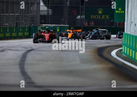 Singapur, Singapur. September 2023. 55 SAINZ Carlos (Spa), Scuderia Ferrari SF-23, 04 NORRIS Lando (gbr), McLaren F1 Team MCL60, 63 RUSSELL George (gbr), Mercedes AMG F1 Team W14, während des Formel 1 Singapore Grand Prix 2023, 15. Runde der Formel-1-Weltmeisterschaft 2023 vom 15. Bis 17. September, 2023 auf dem Marina Bay Street Circuit in Singapur - Foto Florent Gooden/DPPI Credit: DPPI Media/Alamy Live News Stockfoto