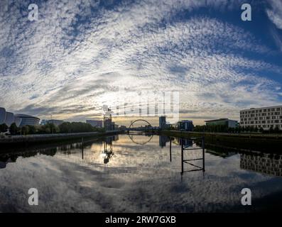 Sonnenaufgang über der Clyde Waterfront im Zentrum von Glasgow, Schottland Stockfoto