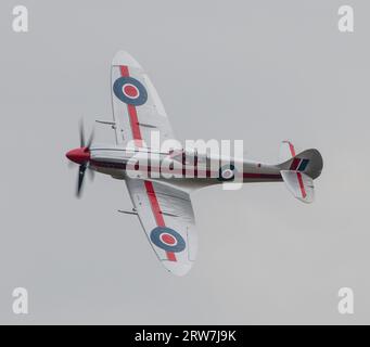 Duxford, Großbritannien. September 2023. Spitfire RN201, geflogen von John Romain, präformiert die „Joker“-Ausstellung Duxford Battle of Britain Air Show auf der IWM Duxford, Duxford, Vereinigtes Königreich, 17. September 2023 (Foto: Cody Froggatt/News Images) in Duxford, Vereinigtes Königreich am 17. September 2023. (Foto: Cody Froggatt/News Images/SIPA USA) Credit: SIPA USA/Alamy Live News Stockfoto