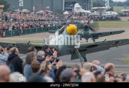 Duxford, Großbritannien. September 2023. Ein Paar Hispano Aviación HA-1109 „Buchón“-Taxi vor ihrer Ausstellung Duxford Battle of Britain Air Show auf der IWM Duxford, Duxford, Vereinigtes Königreich, 17. September 2023 (Foto: Cody Froggatt/News Images) in Duxford, Vereinigtes Königreich am 17. September 2023. (Foto: Cody Froggatt/News Images/SIPA USA) Credit: SIPA USA/Alamy Live News Stockfoto