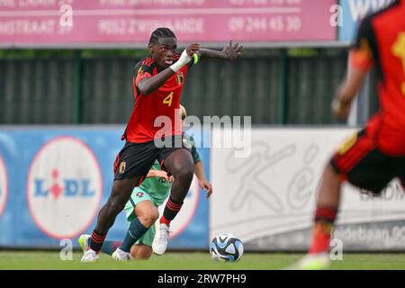 Sint Niklaas, Belgien. September 2023. Jorthy Mokio (4) aus Belgien, das während eines Fußballspiels zwischen den nationalen U16-Teams Portugals und Belgiens am Sonntag, den 17. September 2023 in Sint-Niklaas, Belgien, abgebildet wurde. Quelle: Sportpix/Alamy Live News Stockfoto