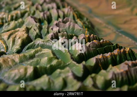 Topographische Karte der Bitterroot Mountains im Lolo Pass Visitor Center, Lolo Pass, Idaho. Stockfoto