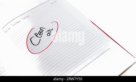 Saubere Luft, Handschriftertext auf der Büro-Agenda. Kopierbereich. Stockfoto