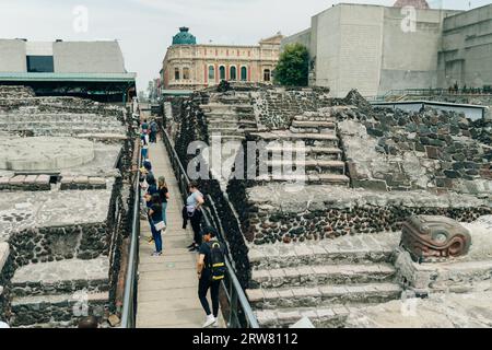 Mexiko-Stadt, Mexiko - 11. Mai 2023: Blick auf die antike aztekische Ausgrabungsstätte im Museo Templo Mayor. Hochwertige Fotos Stockfoto