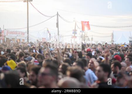 Frankreich. September 2023. Massenhysterie - Fete de l Humanite sur la Base 217 en Essonne. (Foto: Lionel Urman/SIPA USA) Credit: SIPA USA/Alamy Live News Stockfoto