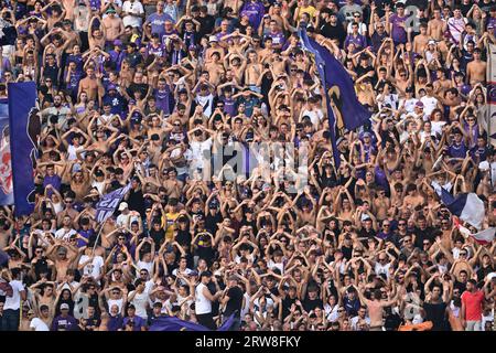 Fans (Fiorentina) während des italienischen Spiels der Serie A zwischen Fiorentina 3-2 Atalanta im Artemio Franchi Stadion am 17. September 2023 in Florenz. Kredit: Maurizio Borsari/AFLO/Alamy Live News Stockfoto