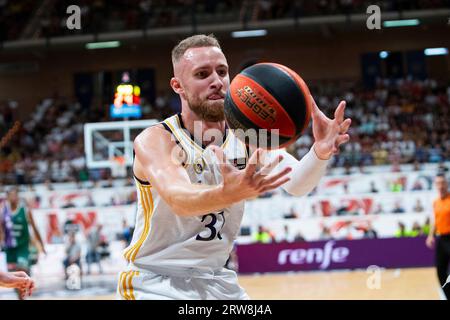 Murcia Region von Murcia Spanien 17. September 2023. DZANAN MUSA Bosnien und Herzegowina Spieler von Real Madrid Basketball während des Spiels, UNICAJA Bsket Malaga vs Real Madrid Super Copa Basket Endesa Final Match Sports Palace Murcia 17. September 2023 Credit: Pascu Méndez/Alamy Live News Stockfoto