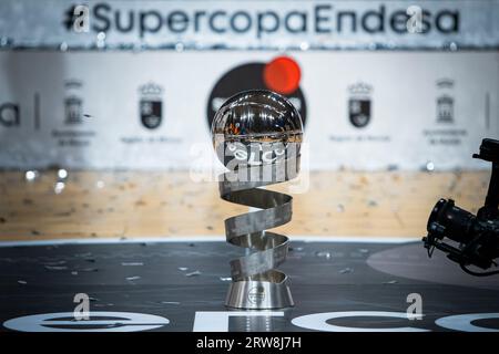 Murcia Region von Murcia Spanien 17. September 2023. Super Cup Trophy UNICAJA Bsket Malaga vs Real Madrid Super Copa Basket Endesa Endspiel Sports Palace Murcia 17. September 2023 Credit: Pascu Méndez/Alamy Live News Stockfoto