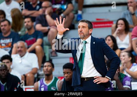 Murcia Region von Murcia Spanien 17. September 2023. IBON NAVARRO Entrenador jefe del Unicaja Baloncesto Malaga, UNICAJA Bsket Malaga vs Real Madrid Super Copa Basket Endesa Endspiel Sports Palace Murcia 17. September 2023 Credit: Pascu Méndez/Alamy Live News Stockfoto