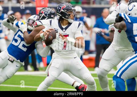 Houston, TX, USA. 17. September 2023: Houston Texans Quarterback C.J. Stroud (7) versucht, während eines Spiels zwischen den Indianapolis Colts und den Houston Texans in Houston, TX, zu bestehen. Trask Smith/CSM Credit: CAL Sport Media/Alamy Live News Stockfoto