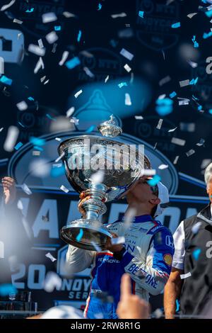 Monterey, KALIFORNIEN, USA. September 2023. Der INDYCAR-Fahrer ALEX PALOU (10) aus Barcelona, Spanien, gewinnt die Astor Trophy und die Meisterschaft auf dem WeatherTech Raceway Laguna Seca in Monterey, KALIFORNIEN. (Bild: © Riley S Bridges Grindstone Media/ASP) NUR REDAKTIONELLE VERWENDUNG! Nicht für kommerzielle ZWECKE! Stockfoto