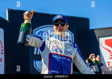 Monterey, KALIFORNIEN, USA. September 2023. Der INDYCAR-Fahrer ALEX PALOU (10) aus Barcelona, Spanien, gewinnt die Astor Trophy und die Meisterschaft auf dem WeatherTech Raceway Laguna Seca in Monterey, KALIFORNIEN. (Bild: © Riley S Bridges Grindstone Media/ASP) NUR REDAKTIONELLE VERWENDUNG! Nicht für kommerzielle ZWECKE! Stockfoto