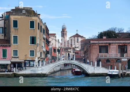 Venedig, Italien - 07. März 2019: Die Kirche San Nicolò da Tolentino, allgemein bekannt als die Tolentini, ist eine Kirche in der Sestiere von Santa Croce. Stockfoto