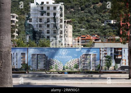 Vlorë, Albanien, Sonntag, 2. September 2023 Stadtzentrum von zu Fuß zu Fuß Palmen überall hochwertige große Drucke Stockfoto