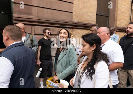 New York, New York, USA. September 2023. NEW YORK, NEW YORK: Model ARIELA SOARES aus Paris, Frankreich posiert am Dienstag, den 12. September 2023 vor dem NYFW in den Spring Studios in New York für Fotos. (Bild: © Brian Branch Price/ZUMA Press Wire) NUR REDAKTIONELLE VERWENDUNG! Nicht für kommerzielle ZWECKE! Stockfoto