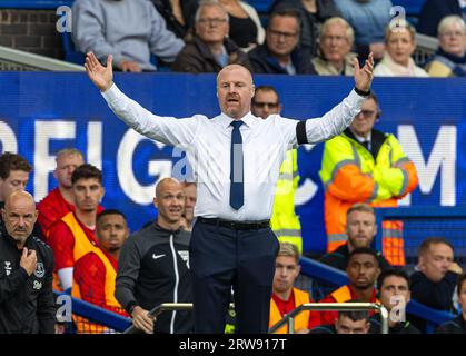 London, Großbritannien. September 2023. Evertons Cheftrainer Sean Dyche reagiert am 17. September 2023 bei einem Spiel der englischen Premier League zwischen Everton und Arsenal in Liverpool. Quelle: Xinhua/Alamy Live News Stockfoto