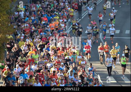 Moskau, Russland. September 2023. Die Teilnehmer nehmen am Moskau Marathon 2023 in Moskau, Russland, am 17. September 2023 Teil. Quelle: Alexander Zemlianichenko Jr/Xinhua/Alamy Live News Stockfoto