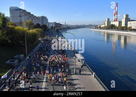 Moskau, Russland. September 2023. Die Teilnehmer nehmen am Moskau Marathon 2023 in Moskau, Russland, am 17. September 2023 Teil. Quelle: Alexander Zemlianichenko Jr/Xinhua/Alamy Live News Stockfoto