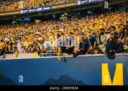 Morgantown, WV, USA. September 2023. 16. September 2023: Fans, während der West Virginia University (WVU) vs. Der University of Pittsburgh (Pitt) in Morgantown, WV im Milan Puskar Stadium. Bradley Martin/AMG (Bildnachweis: © AMG/AMG über ZUMA Press Wire) NUR REDAKTIONELLE VERWENDUNG! Nicht für kommerzielle ZWECKE! Stockfoto
