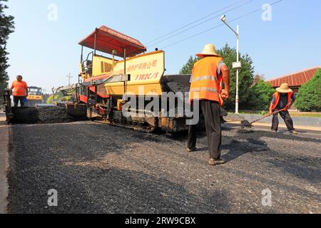 Luannan County, China - 31. Juli 2019: Baustelle für Landstraßen, Luannan County, Provinz Hebei, China Stockfoto