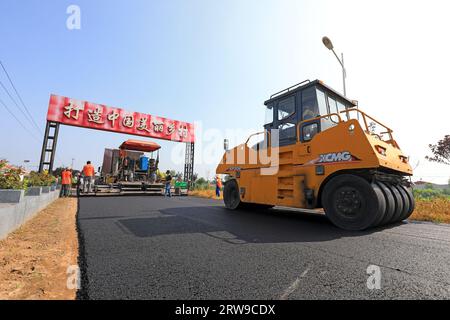 Luannan County, China - 31. Juli 2019: Baustelle für Landstraßen, Luannan County, Provinz Hebei, China Stockfoto