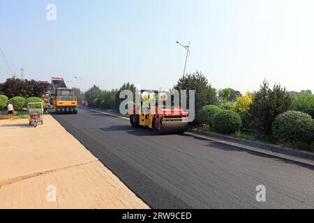 Luannan County, China - 31. Juli 2019: Baustelle für Landstraßen, Luannan County, Provinz Hebei, China Stockfoto