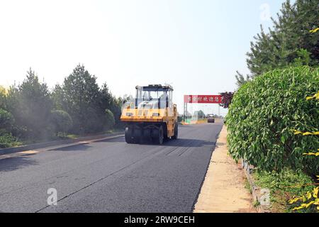 Luannan County, China - 31. Juli 2019: Baustelle für Landstraßen, Luannan County, Provinz Hebei, China Stockfoto