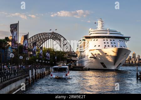 Kreuzfahrtschiff Radiance of the Seas, angedockt am Overseas Passanger Terminal, Circuar Quay, Sydney, Australien. Stockfoto