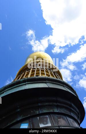 Klettern auf/hinunter die äußere Wendeltreppe in der Kirche unseres Erlösers in Kopenhagen, Dänemark. Stockfoto