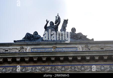 Das Königliche Dänische Theater von Kongens Nytorv im Zentrum Kopenhagens in Dänemark aus gesehen. Stockfoto