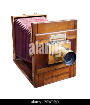 Antike großformatige Holzkamera aus dem 19. Jahrhundert mit Faltenbalg isoliert auf weiß Stockfoto