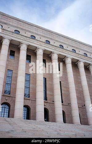 Detail des finnischen Parlamentsgebäudes. Das einkammerparlament hat 200 Mitglieder und tagt im Parlament in Helsinki Stockfoto