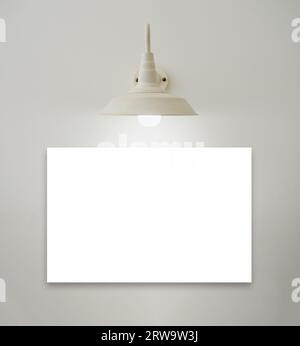 Mockup horizontales weißes leeres Kunstwerk oder Bilderrahmen unter der hängenden Vintage-Glühen-Lampe auf weißem Hintergrund, minimalistischer Stil. Vorlagenfoto Stockfoto