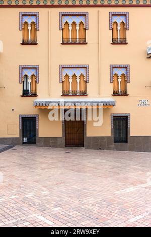 Kunstvolle Fassade eines traditionellen Hauses auf der Plaza del Triunfo in Cordoba, Andalusien, Spanien Stockfoto