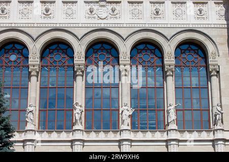 Fassade der Vigado-Konzerthalle aus dem 19. Jahrhundert in Budapest, Ungarn Stockfoto