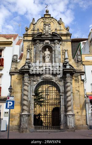 Fassade der Kirche Saint Paul (Spanisch: Iglesia de San Pablo) aus dem frühen 18. Jahrhundert in Cordoba, Spanien, Andalusien Stockfoto