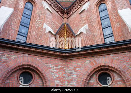 Backsteinfassade architektonische Details der Buda-Reformierten Kirche aus dem 19. Jahrhundert in Budapest, Ungarn Stockfoto